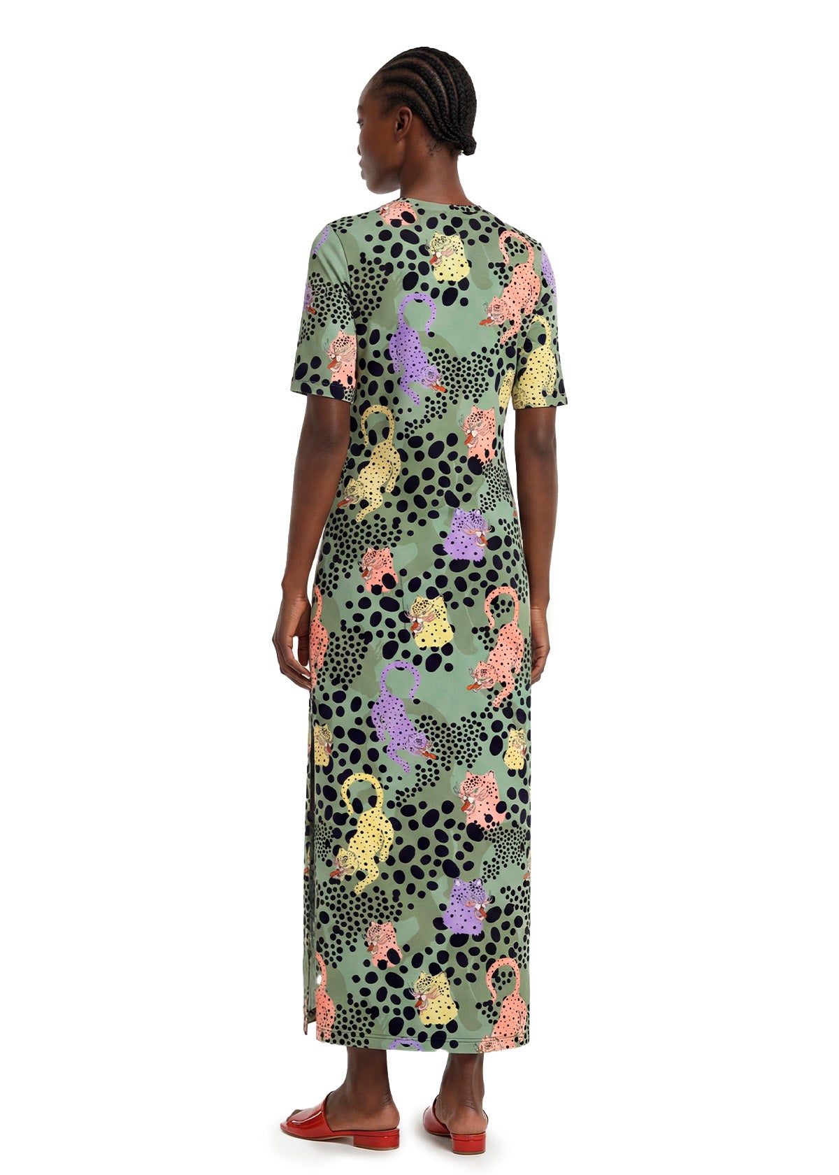 Frau Chee langes Kleid