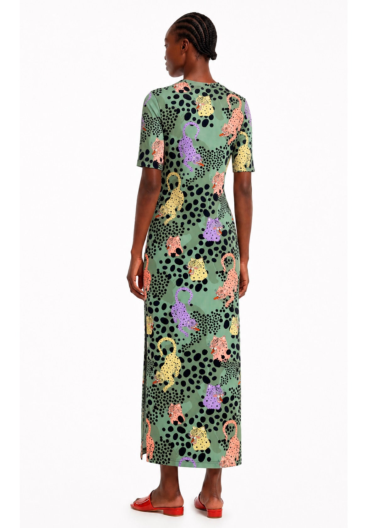 Frau Chee langes Kleid
